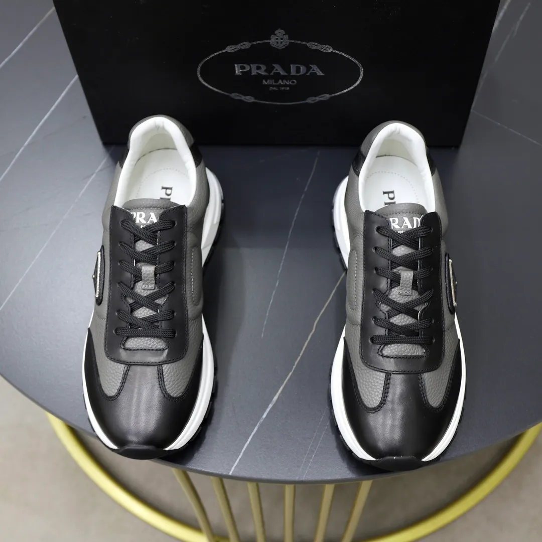 Factory price: 720💰Top original order Brand: PRADA (Prada) Standard code: Men's size 38/44 (45 can be customized) Grade: Same as the official website Material: Original cowhide leather lining Original combination two-color wear-resistant soft outsole Style category: Leisure and sports version Young fashion European and American trend British style Color: Actual picture color